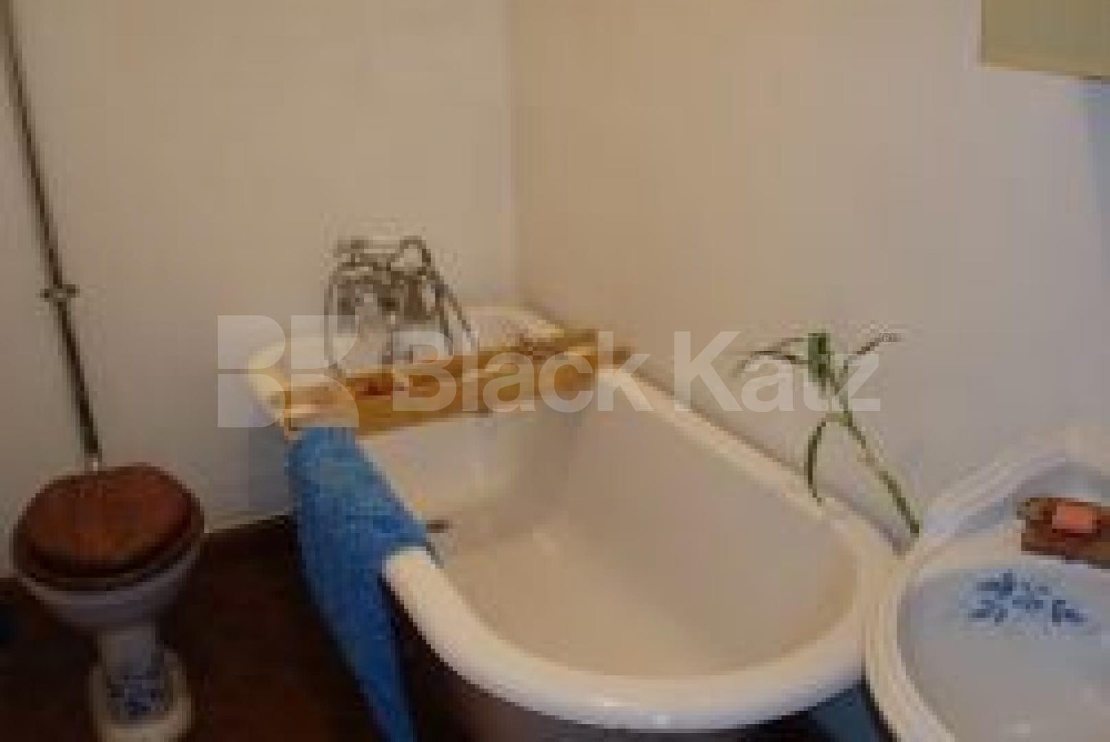 			New Instruciton, 2 Bedroom, 1 bath, 1 reception Flat			 Neal Street, COVENT GARDENS